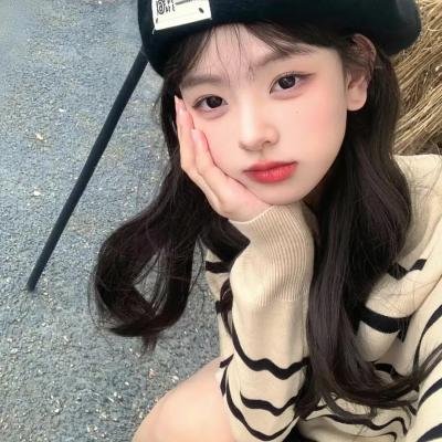 年轻女人